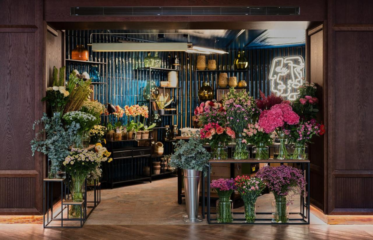 Only You Hotel Valencia Ngoại thất bức ảnh Flower Bar
