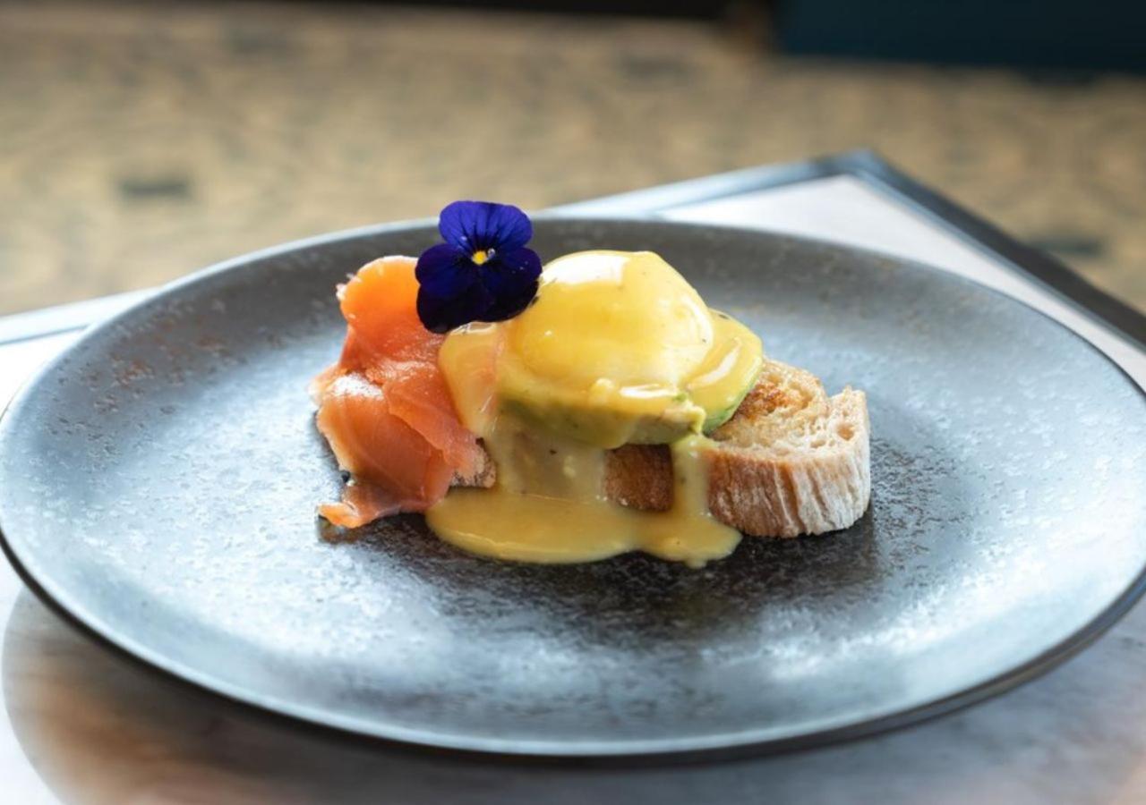 Only You Hotel Valencia Ngoại thất bức ảnh Avocado and salmon