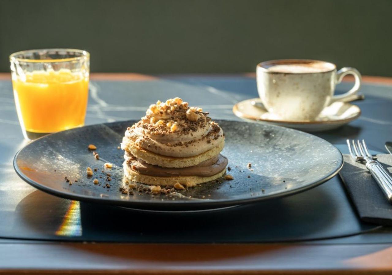 Only You Hotel Valencia Ngoại thất bức ảnh A chocolate and orange mousse