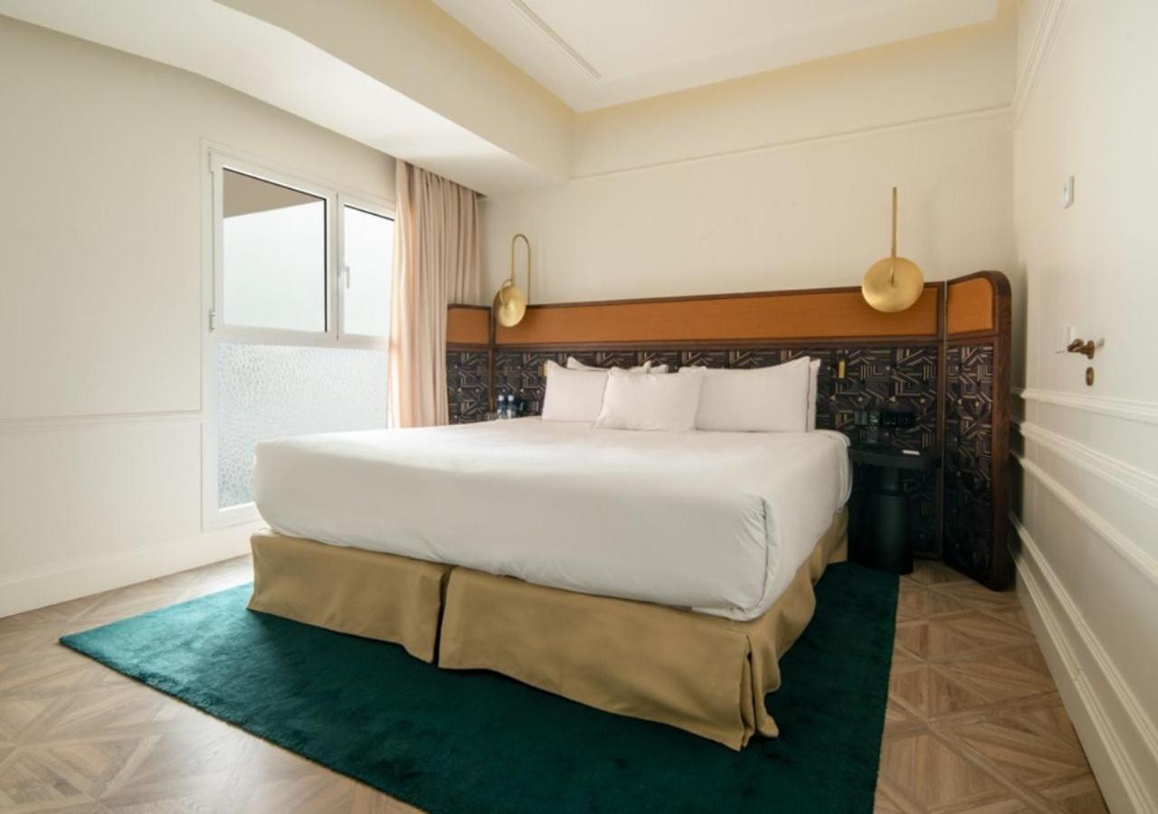 Only You Hotel Valencia Ngoại thất bức ảnh A bedroom at the hotel