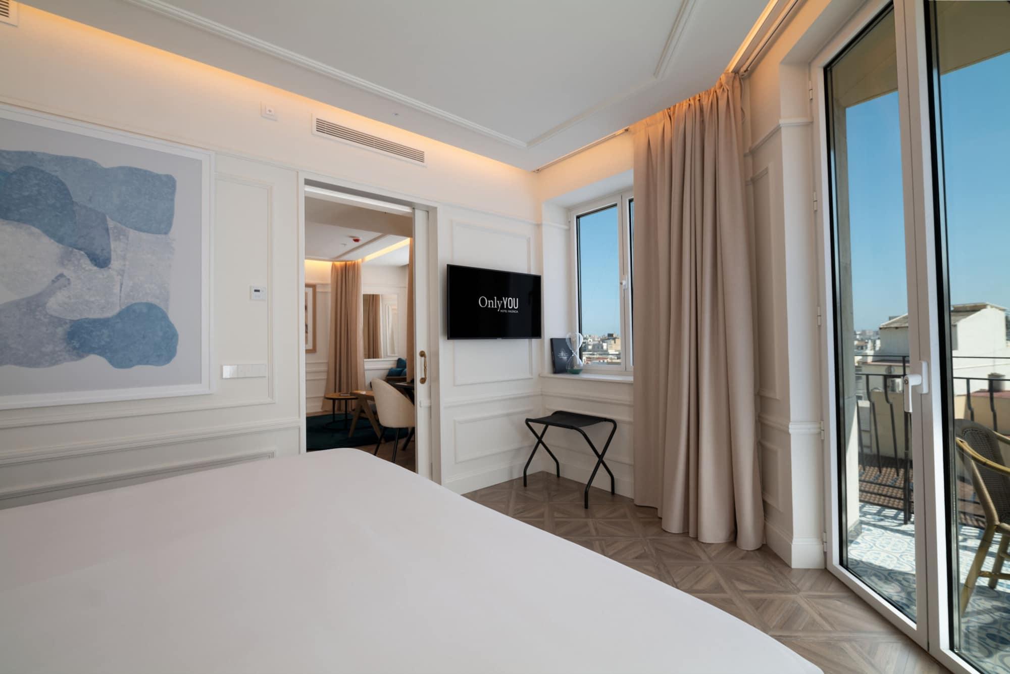 Only You Hotel Valencia Ngoại thất bức ảnh Suite
