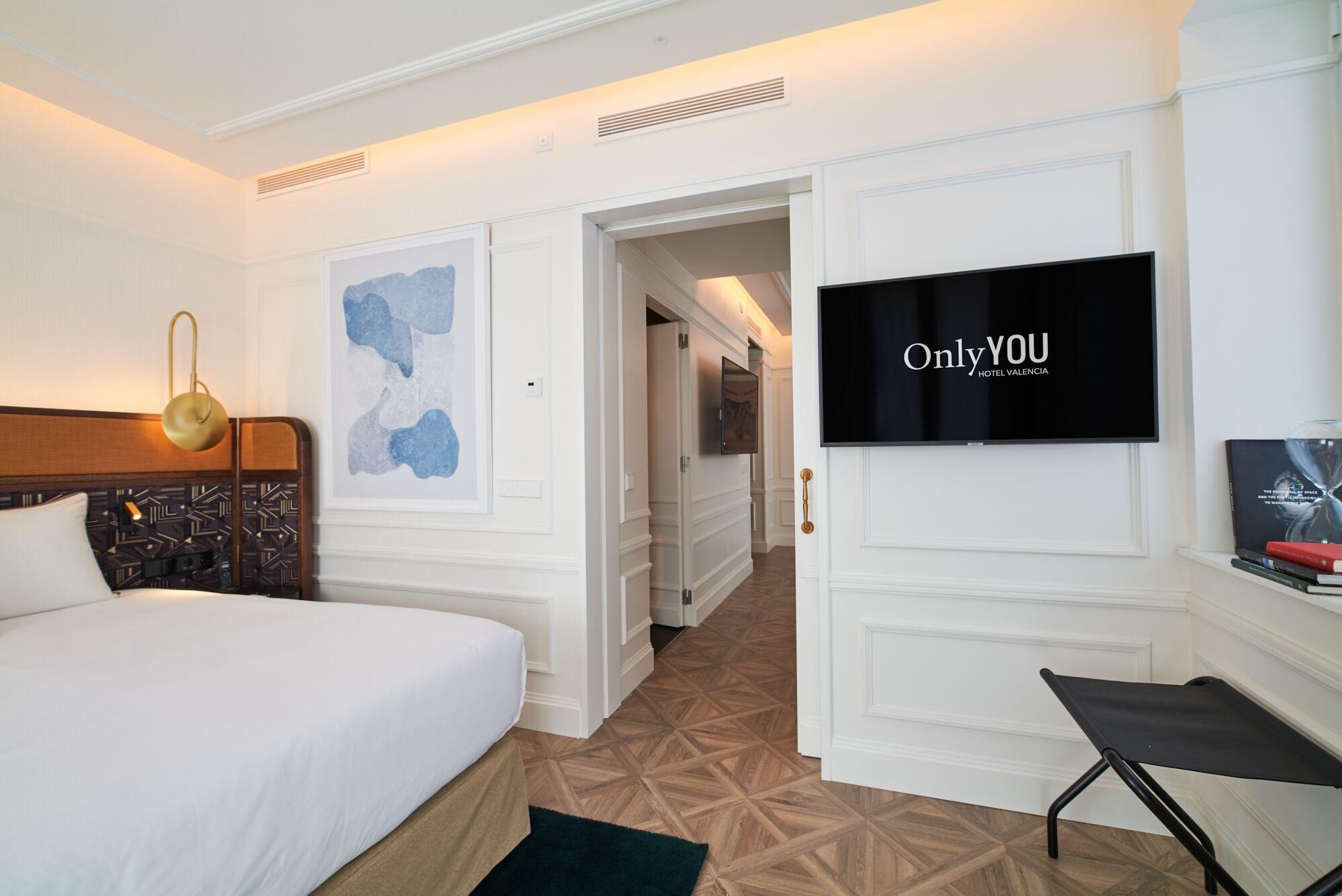 Only You Hotel Valencia Ngoại thất bức ảnh A room at the hotel