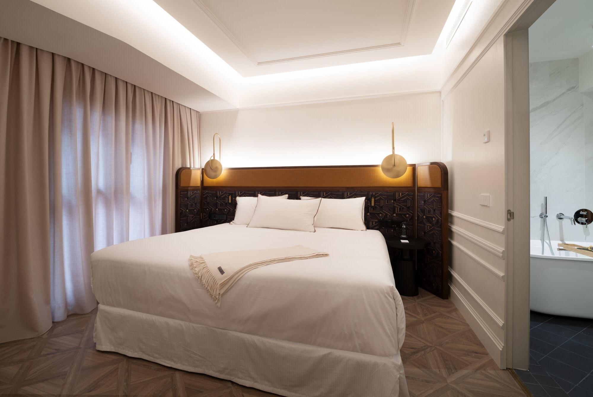 Only You Hotel Valencia Ngoại thất bức ảnh A bedroom at the hotel
