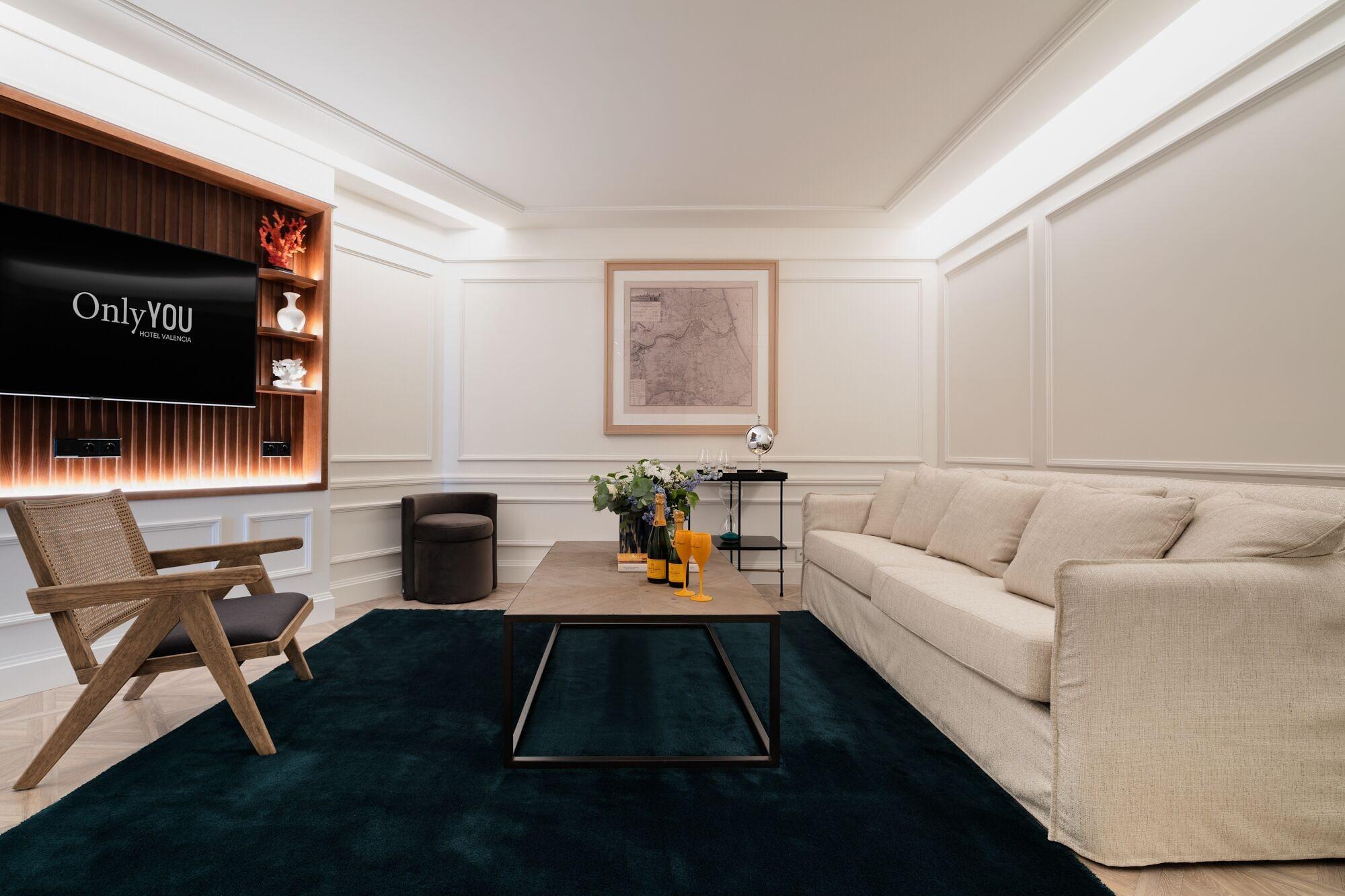 Only You Hotel Valencia Ngoại thất bức ảnh The living room of the 2019 presidential suite