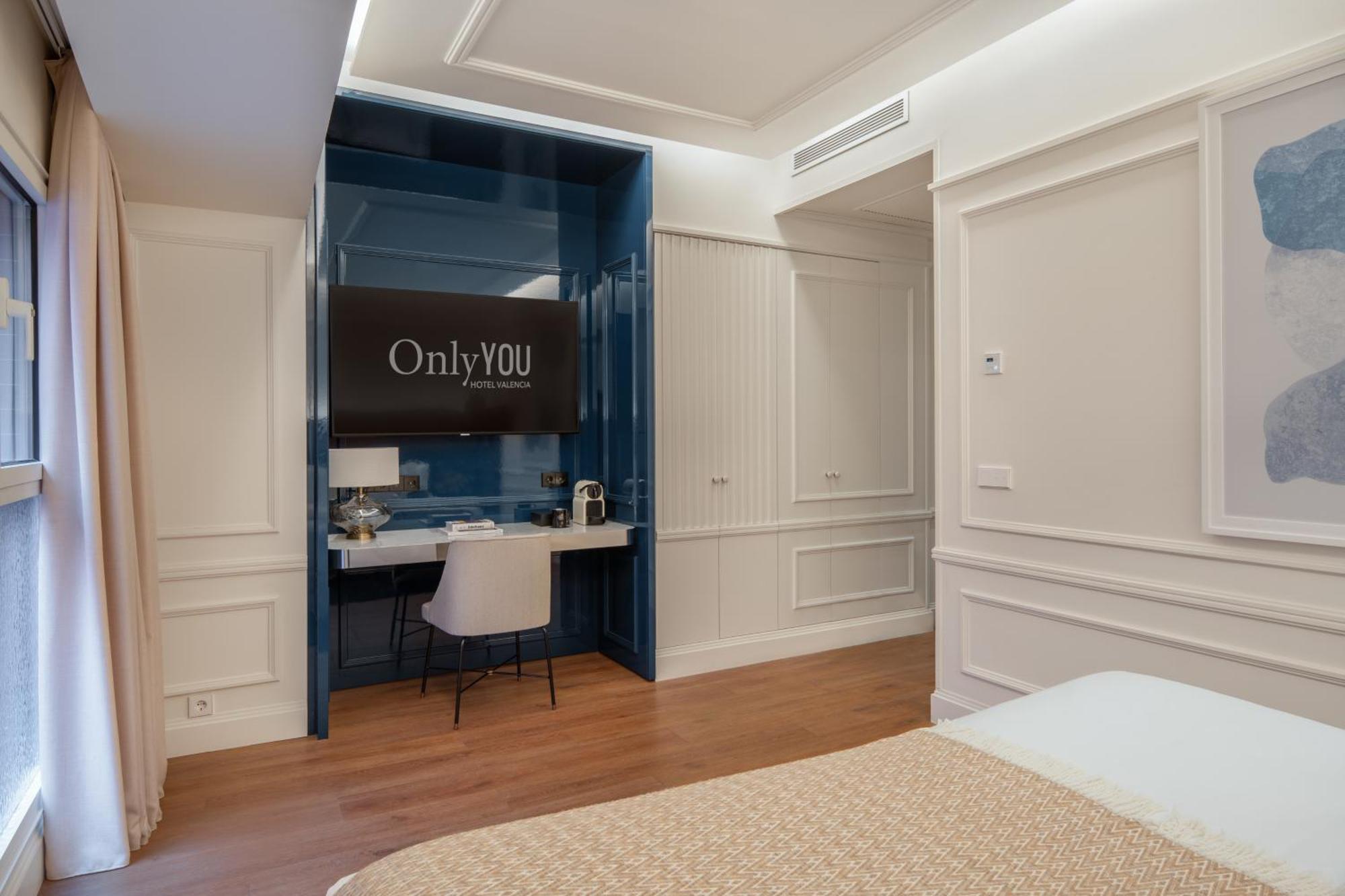 Only You Hotel Valencia Ngoại thất bức ảnh A room at the hotel