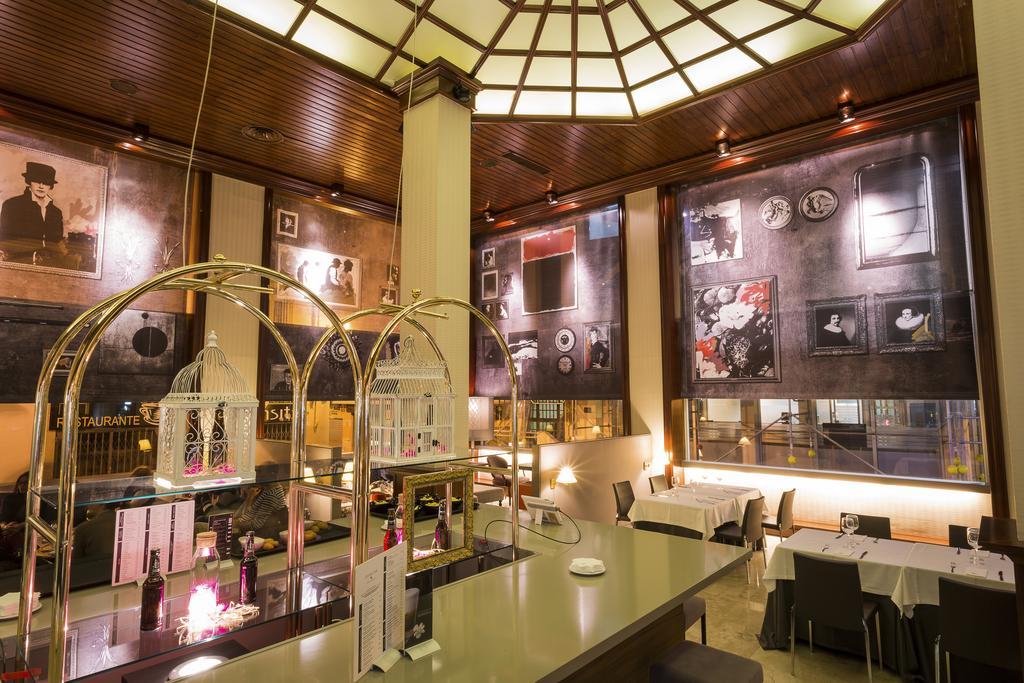 Only You Hotel Valencia Ngoại thất bức ảnh The interior of the restaurant