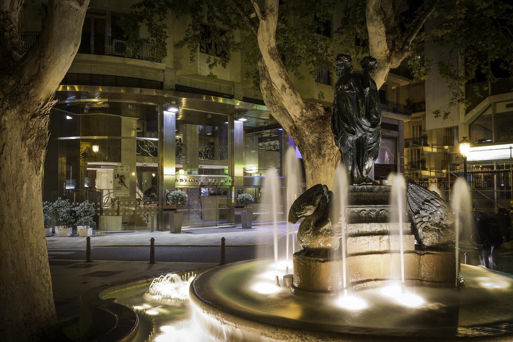 Only You Hotel Valencia Ngoại thất bức ảnh Fountain at the Four Seasons Hotel