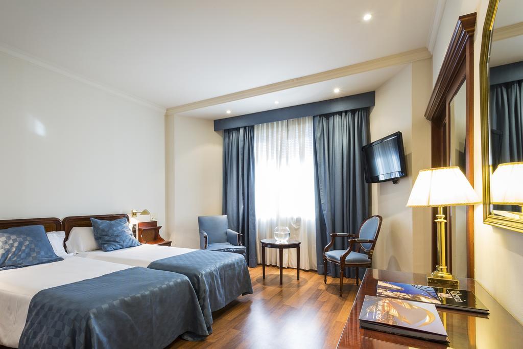 Only You Hotel Valencia Ngoại thất bức ảnh A room at the hotel